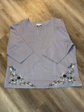 Country Store Women's Blue and White Striped 3/4 Sleeve Seersucker Tunic Top